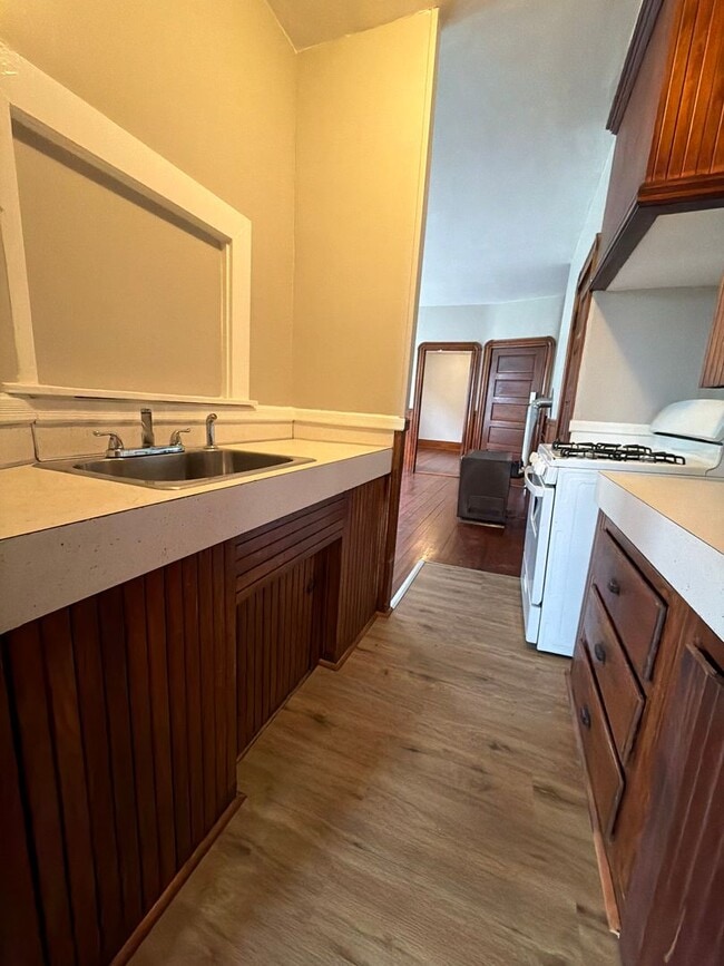 Building Photo - 46 Princeton St