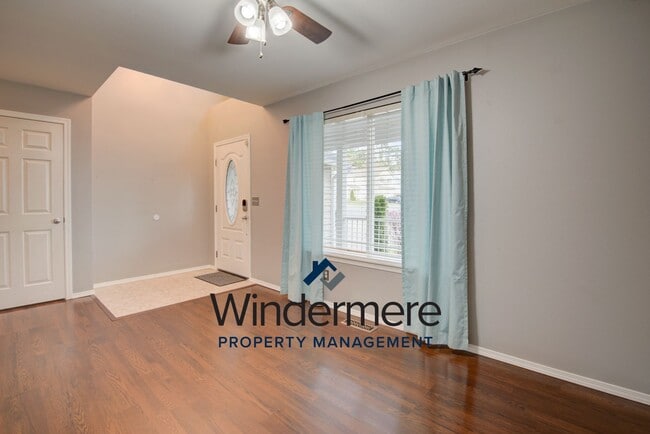 Building Photo - 1134 NW Redwing Dr