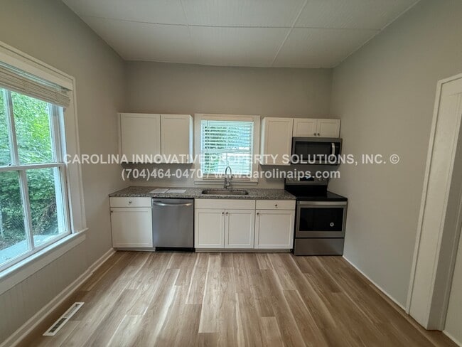 Building Photo - 363 Ebenezer Ave