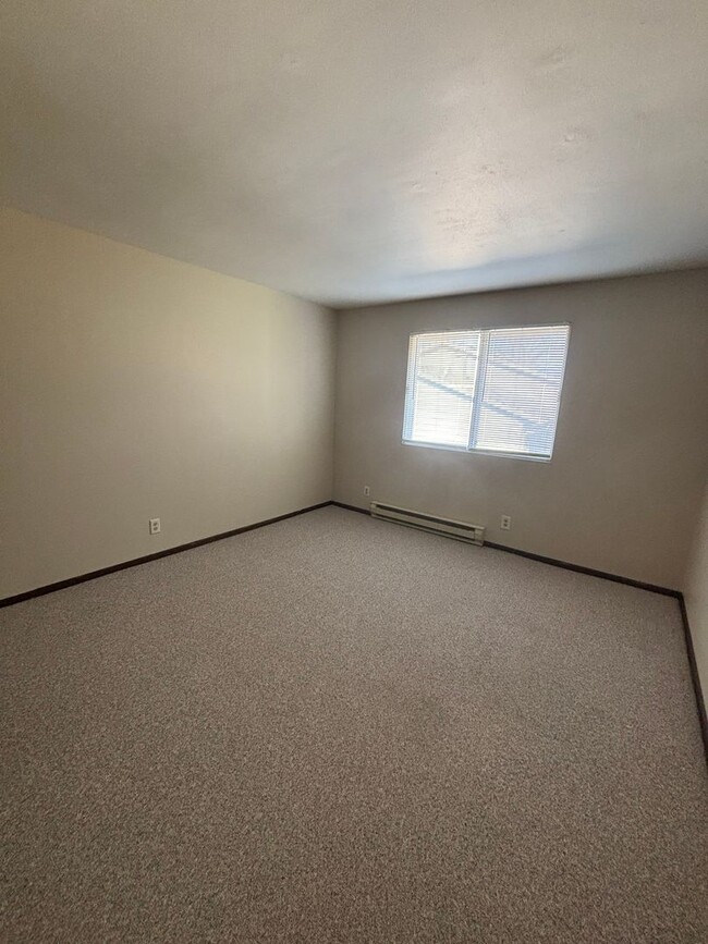 Building Photo - Two bedroom upper appartment