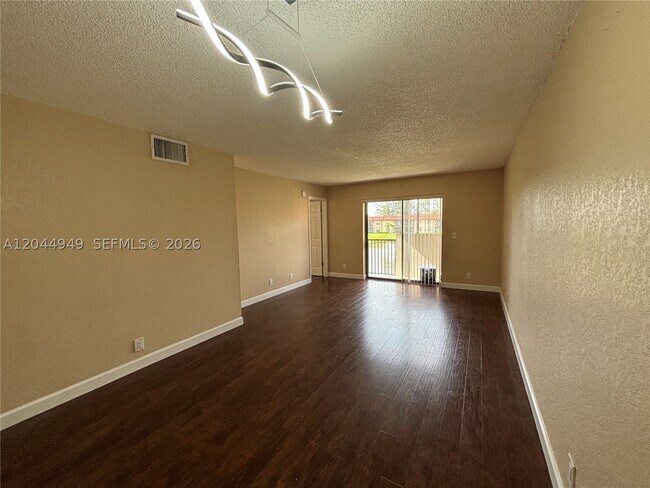 Building Photo - 21909 Lake Forest Cir