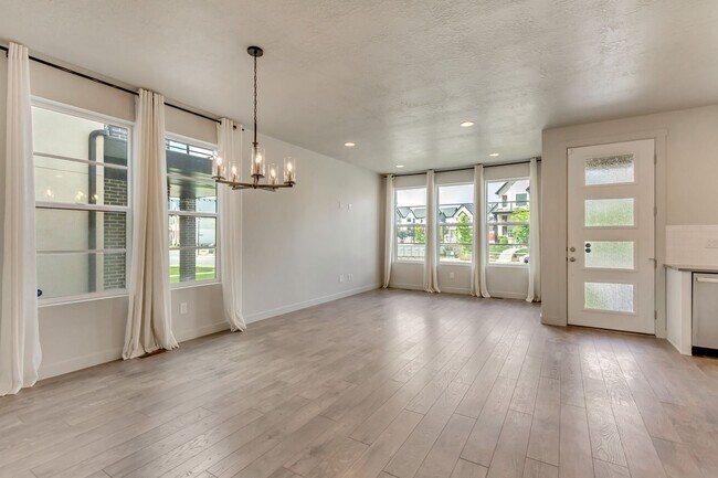 Building Photo - 3 Bedroom 2.5 Bathroom Home in Eagle Mountain!