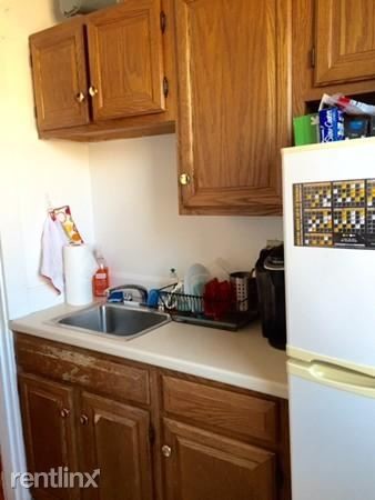 Building Photo - 83 Park Dr