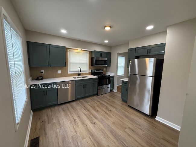 Building Photo - 1136 Pauline Ave