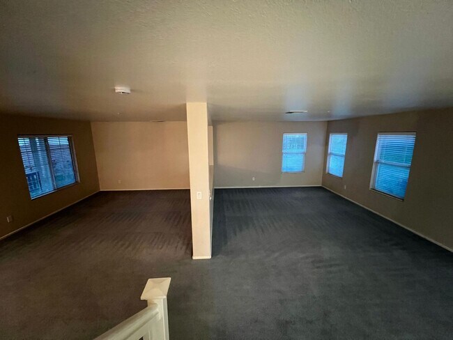 Building Photo - Spacious 3-Bedroom Home with Loft, 3-Car Garage & Large Backyard in Desirable South Loma Linda