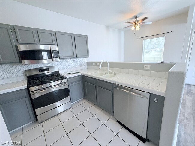 Foto del edificio - 1822 N Jones Blvd