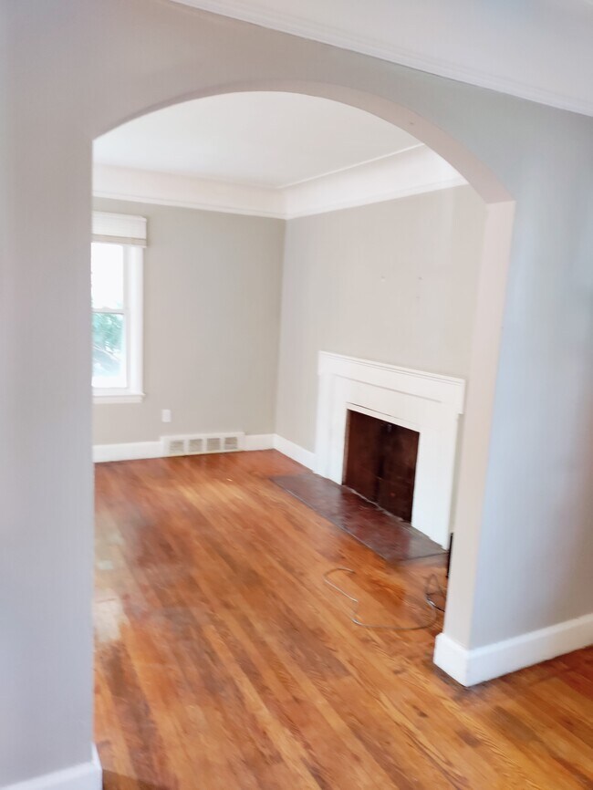 Living room - 15400 Rutherford St