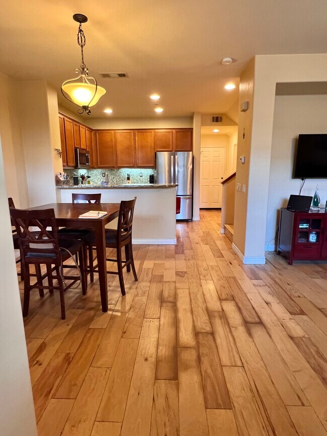 Building Photo - 1082 Venice Way