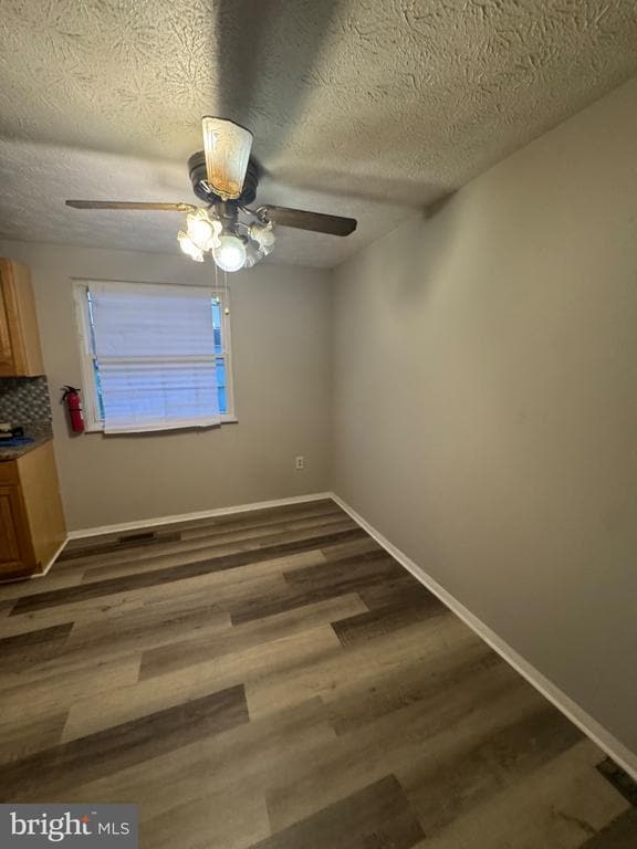 Foto del edificio - 1404 Elm Grove Cir