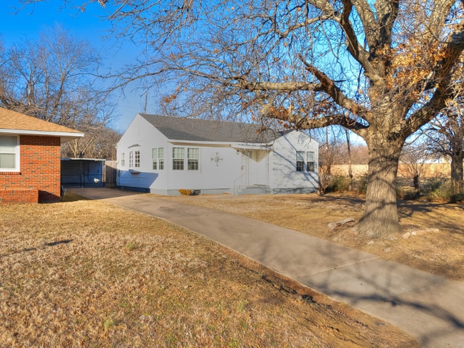 Building Photo - 1127 East 26th Pl N