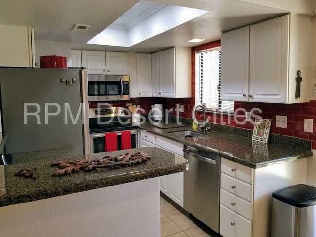 Building Photo - Spacious One Bedroom in Palm Canyon Villas