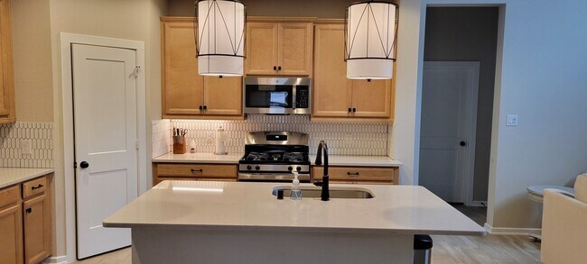 Building Photo - 405 Rise Ln