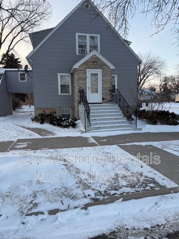 Building Photo - 208 5th Ave SW