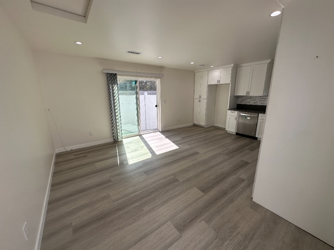 Building Photo - 2110 Gaviota Ave