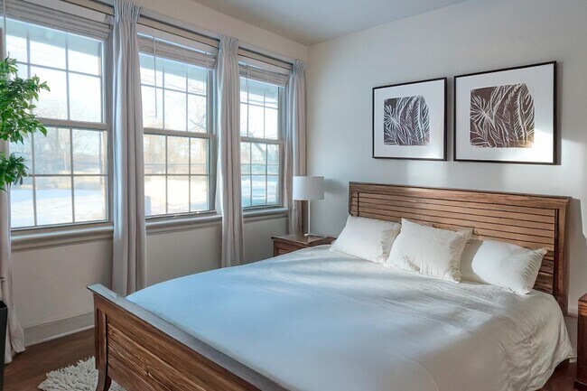 Photo - 2015 Court Ave Apartment