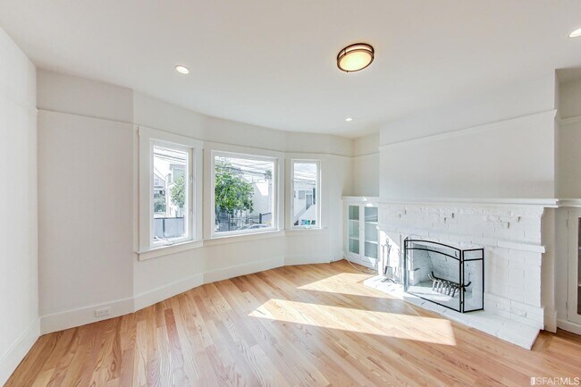 Building Photo - 206 Harold Ave
