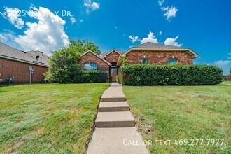 Building Photo - 2825 Beverly Dr