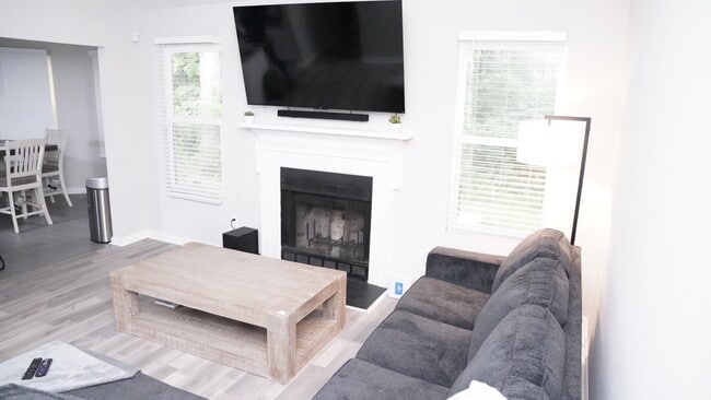 Photo - 1695 Wee Kirk Rd SE (Atlanta, GA) House