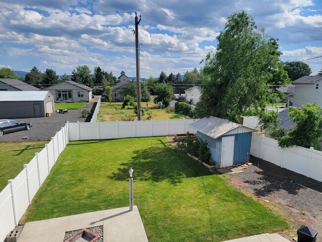 Foto del edificio - Beautiful 3-Bedroom Home - EV Charger - Pet Friendly