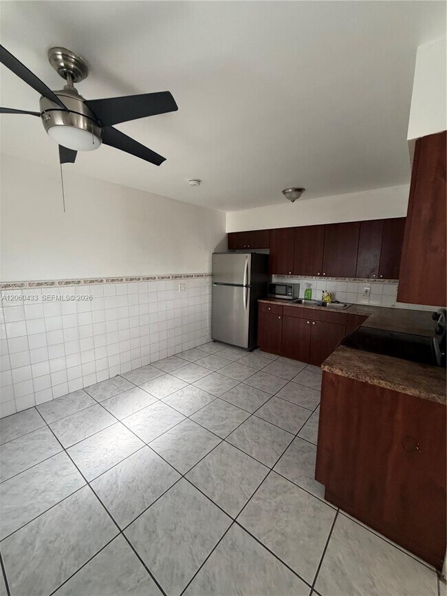 Building Photo - 6137 SW 20th Ct