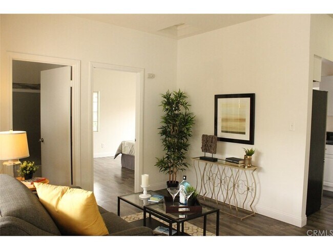 Building Photo - 2219 S Redondo Blvd