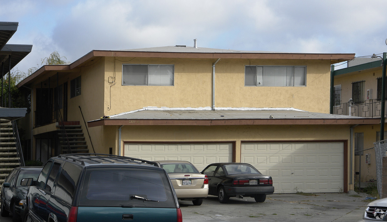 Primary Photo - 2335-2341 92nd Ave
