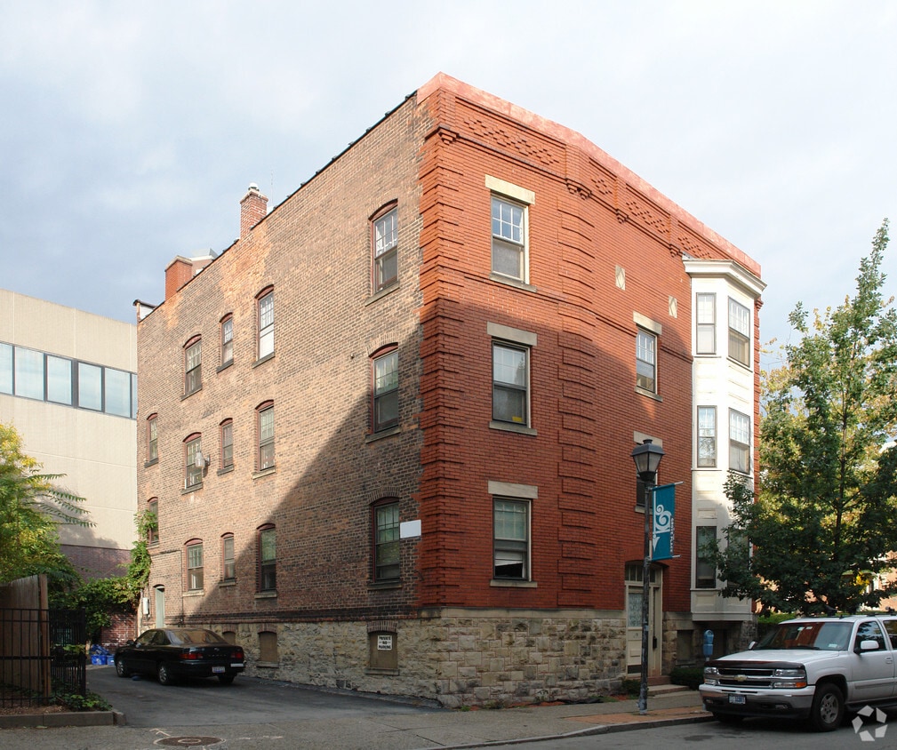 Primary Photo - 15 Windsor St