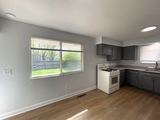 Foto del edificio - 1700 Elaine Rd