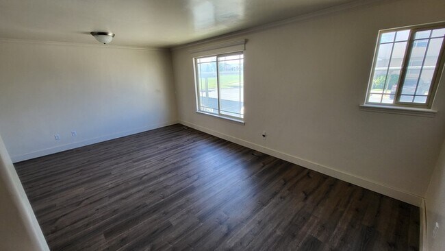 Building Photo - 8045 N Plum Creek Dr