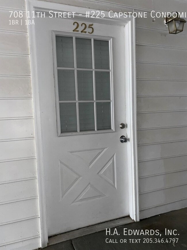 Building Photo - 708 11th St