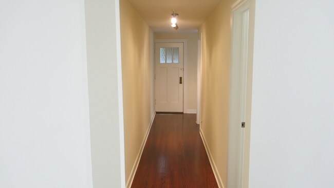 Building Photo - 4948 N Christiana Ave