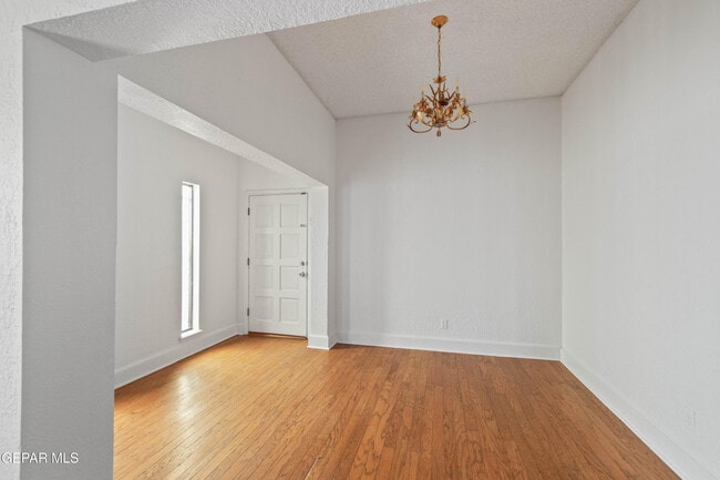 Building Photo - 316 Thunderbird Dr