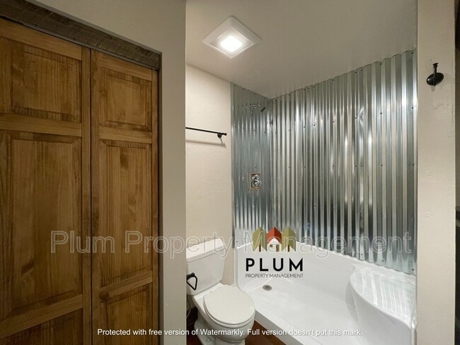 Foto del edificio - 213 Sommers St