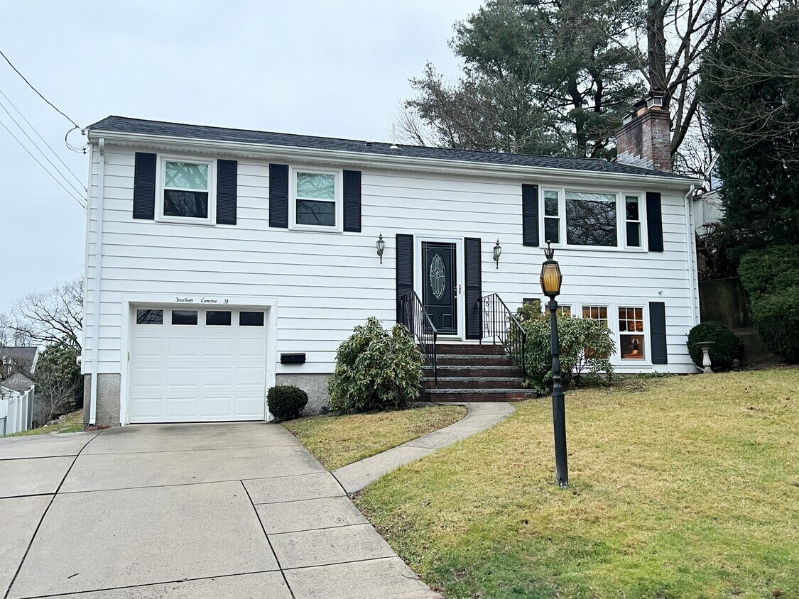 Primary Photo - 14 Lamoine St