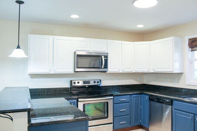 Foto del edificio - Welcome to this beautiful 3-bedroom, 2.5-b...