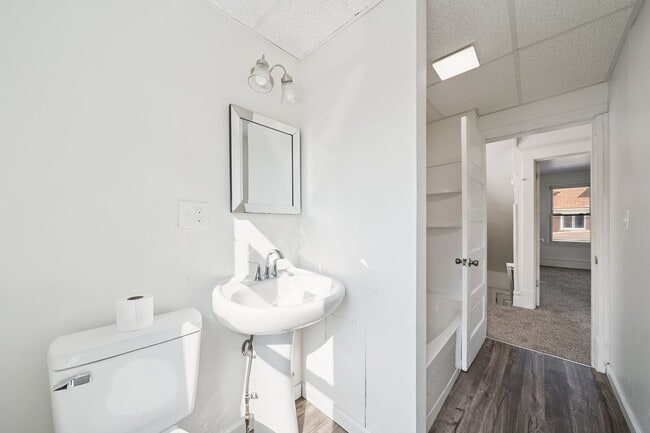 Building Photo - Fresh 3 bedroom home in Jeannette availabl...