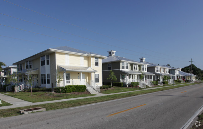 Building Photo - Gulf Breeze Apartment Homes