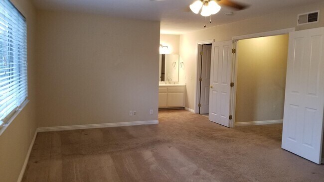 Building Photo - 5912 Trail View Pl