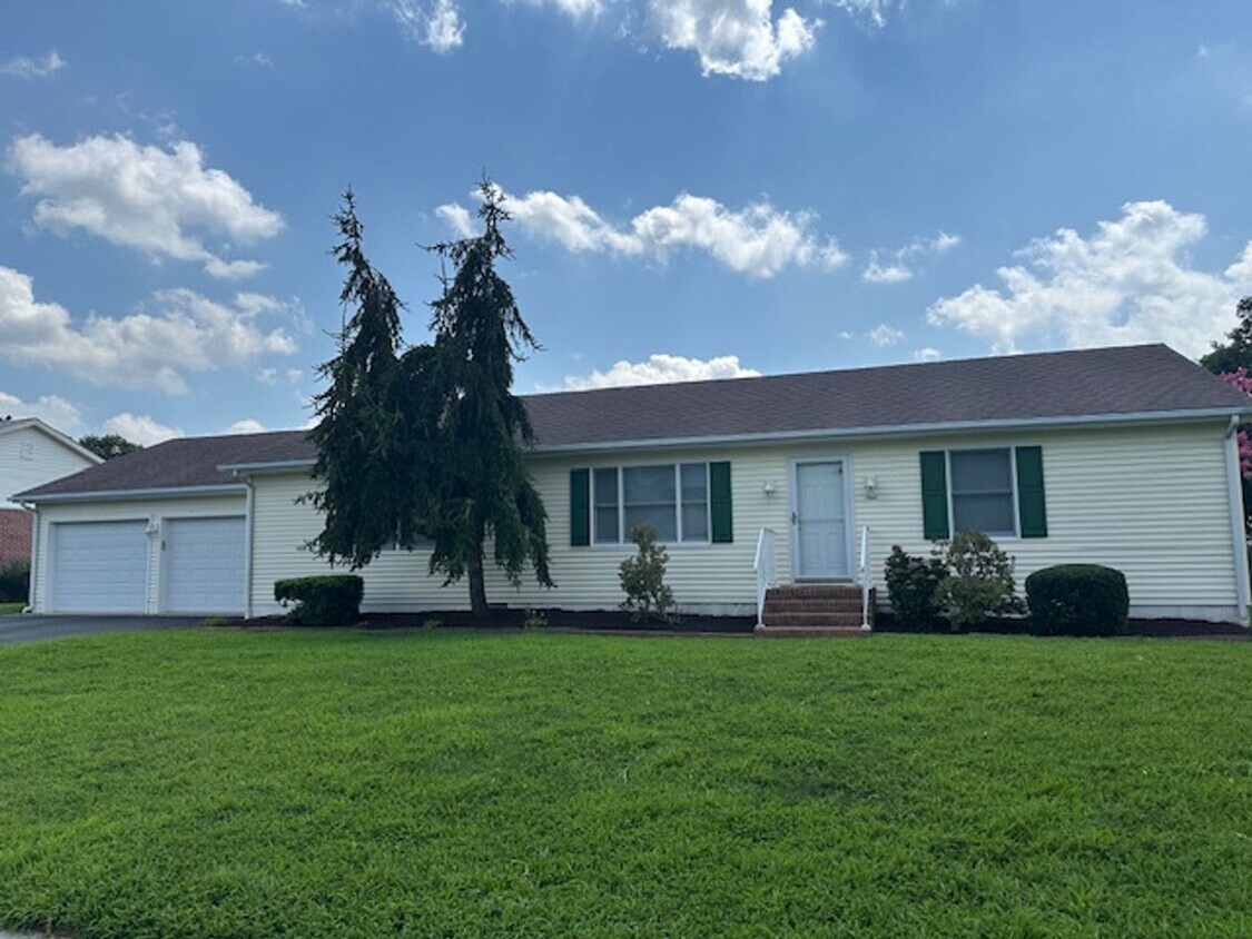 Primary Photo - Single Family Home in Bay Breeze