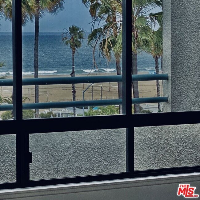 Foto del edificio - 110 Ocean Park Blvd