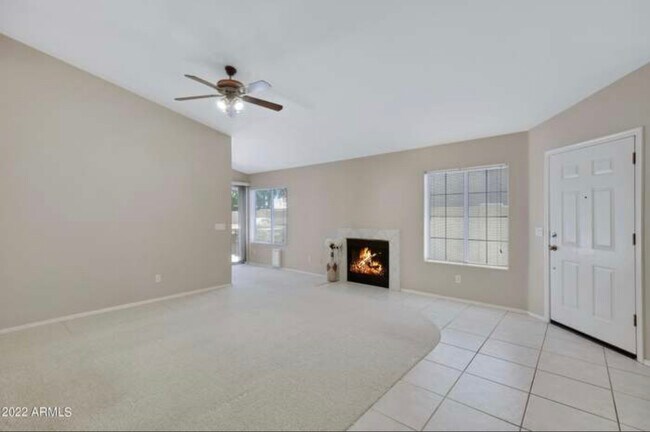 Building Photo - 1075 N Saguaro St