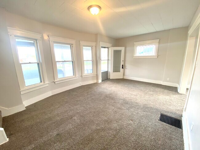 Building Photo - 1155 Clarendon Ave SW