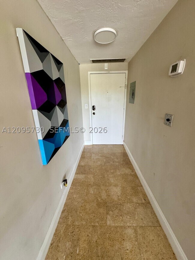 Foto del edificio - 2451 Brickell Ave