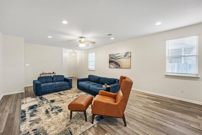 Building Photo - 12104 Tolson Dr