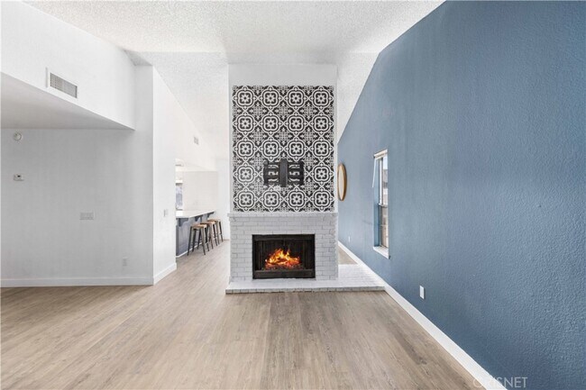 Foto del edificio - 732 Trixis Ave