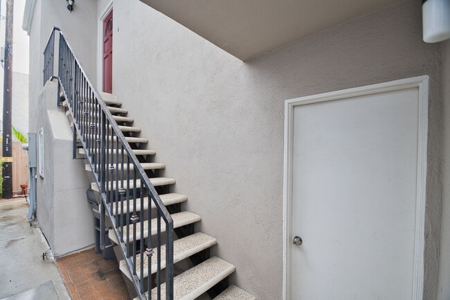 Building Photo - j120