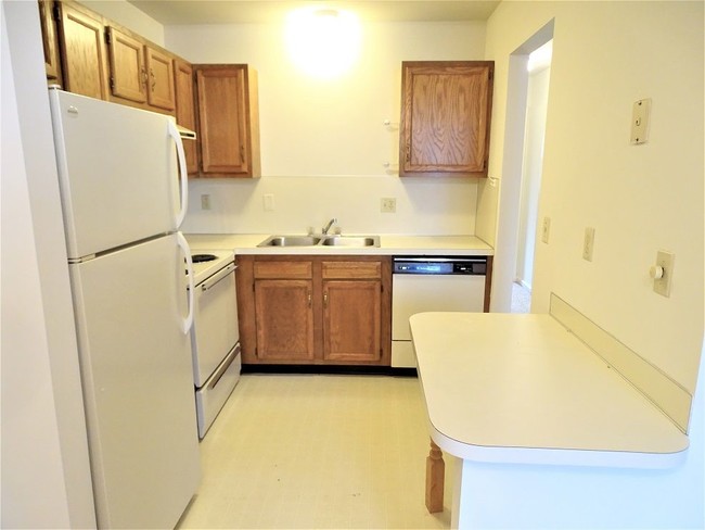 Building Photo - 633 Brunnerville Rd