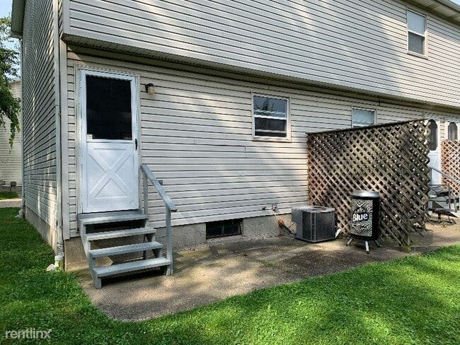 Building Photo - 2 br, 1 bath House - 2907 Hemlock Dr