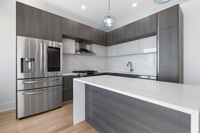 Foto del edificio - 7731 N Eastlake Ter