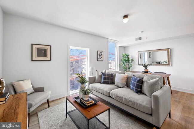 Foto del edificio - 5200 Chester Ave